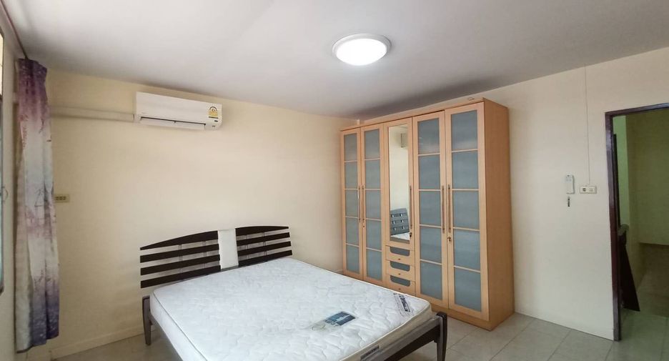 For rent 2 bedrooms townhouse in Bang Na, Bangkok