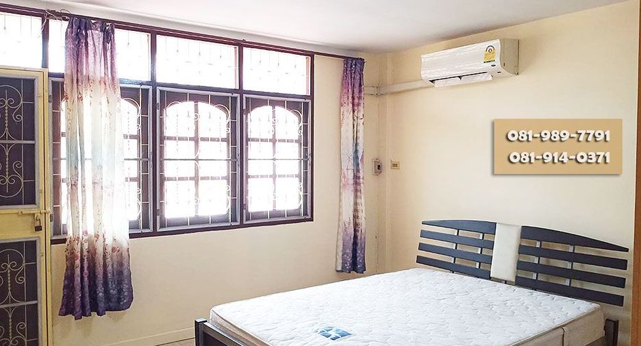 For rent 2 bedrooms townhouse in Bang Na, Bangkok
