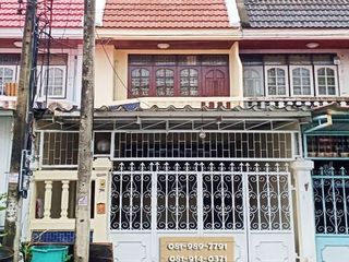 For rent 2 bedrooms townhouse in Bang Na, Bangkok
