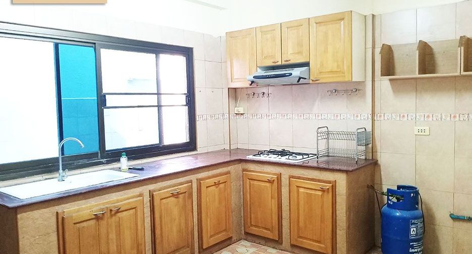 For rent 2 bedrooms townhouse in Bang Na, Bangkok