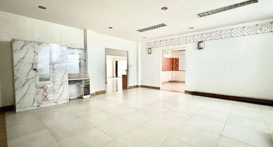 Haus zum Kauf mit Studio in Mueang Nakhon Pathom, Nakhon Pathom