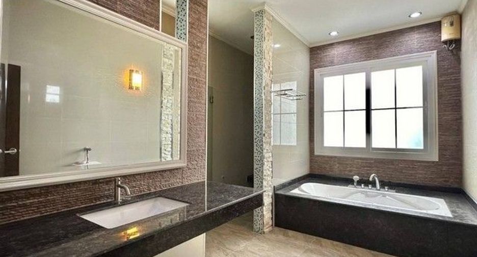 Haus zum Kauf mit Studio in Mueang Nakhon Pathom, Nakhon Pathom