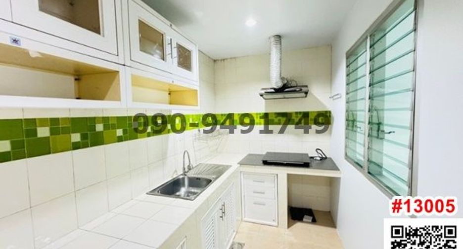 For rent 3 bedrooms townhouse in Bang Khen, Bangkok