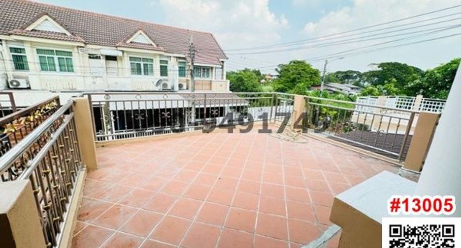 For rent 3 bedrooms townhouse in Bang Khen, Bangkok