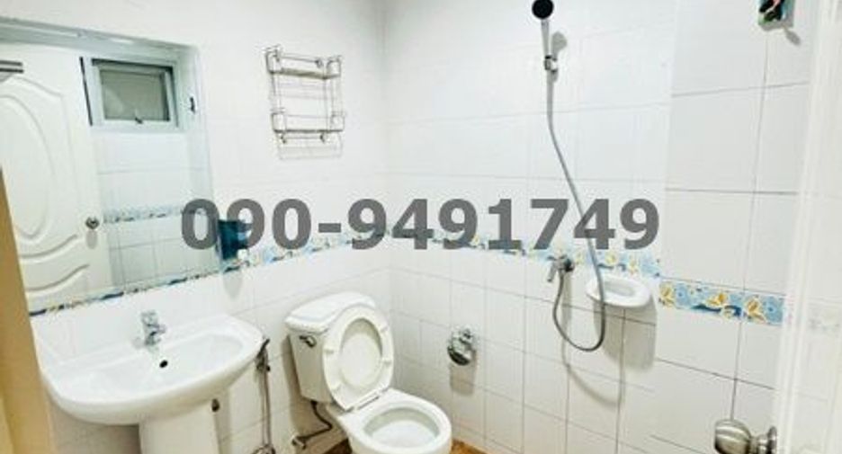 For rent 3 bedrooms townhouse in Bang Khen, Bangkok