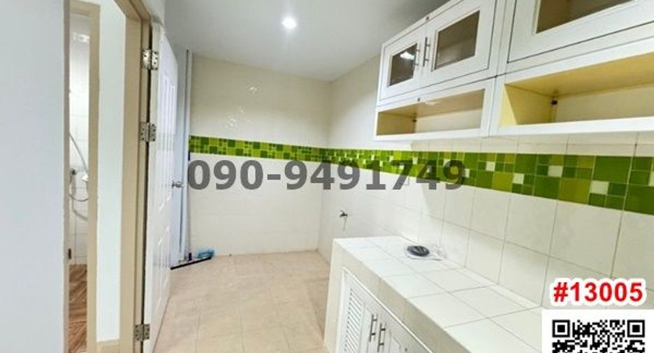 For rent 3 bedrooms townhouse in Bang Khen, Bangkok