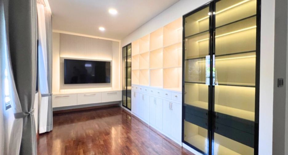 For rent そして for sale 5 ベッドルーム house in Pak Kret, Nonthaburi