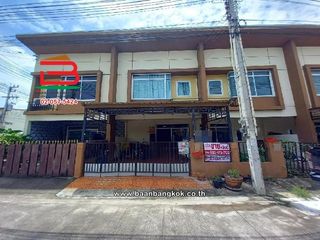 À vendre 3 chambres maison de ville à Pluak Daeng, Rayong