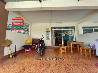 À vendre 3 chambres maison de ville à Pluak Daeng, Rayong