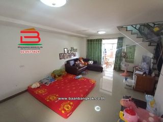 À vendre 3 chambres maison de ville à Pluak Daeng, Rayong