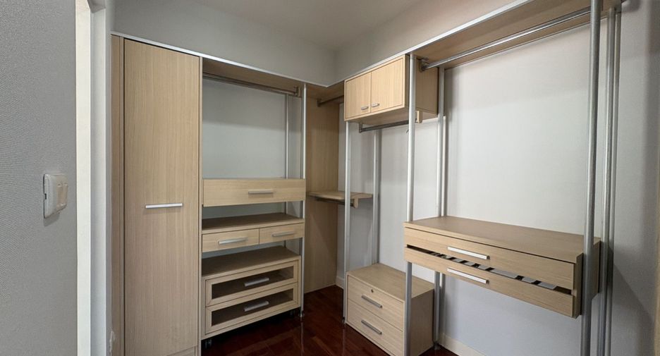 For sale 3 bedrooms house in Prawet, Bangkok