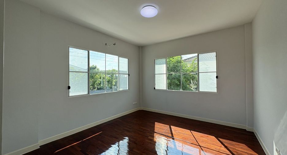 For sale 3 bedrooms house in Prawet, Bangkok