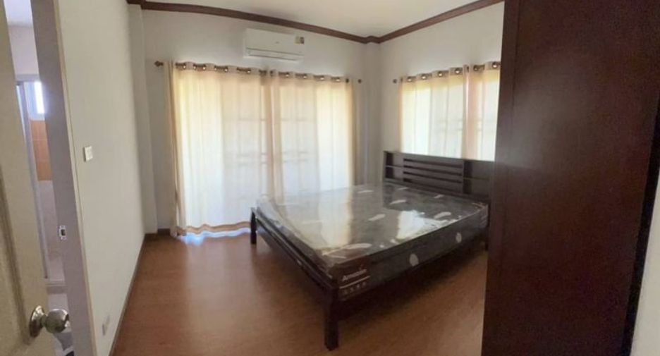 For rent 4 bedrooms house in San Kamphaeng, Chiang Mai