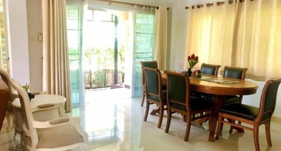 For rent 4 bedrooms house in San Kamphaeng, Chiang Mai