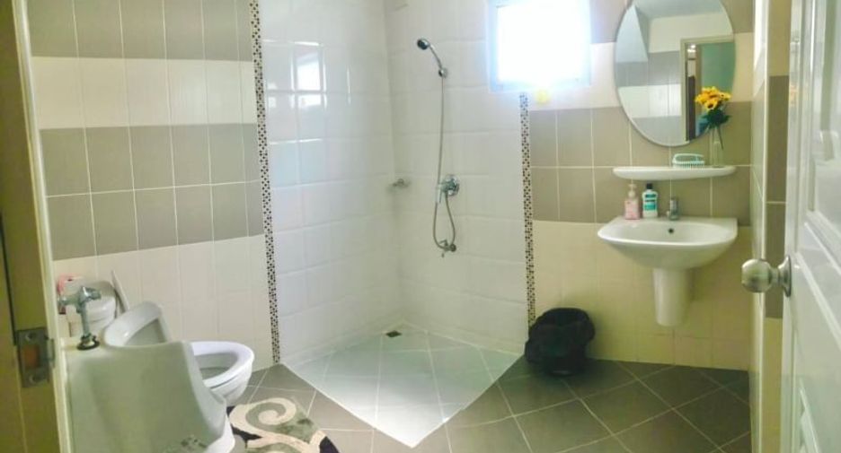 For rent 4 bedrooms house in San Kamphaeng, Chiang Mai
