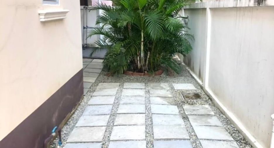 For rent 4 bedrooms house in San Kamphaeng, Chiang Mai