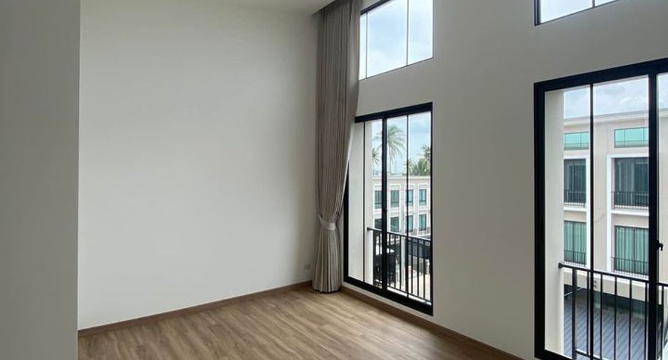 For rent 3 bedrooms townhouse in Bang Khae, Bangkok