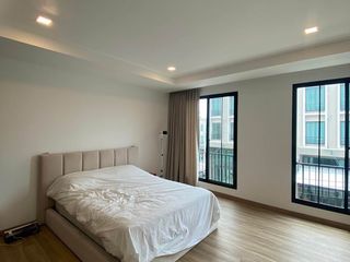 For rent 3 bedrooms townhouse in Bang Khae, Bangkok