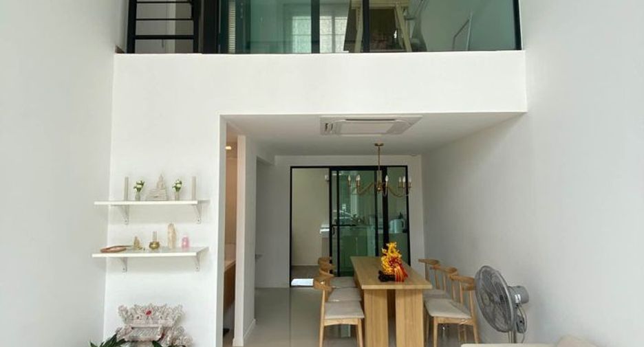 For rent 3 bedrooms townhouse in Bang Khae, Bangkok