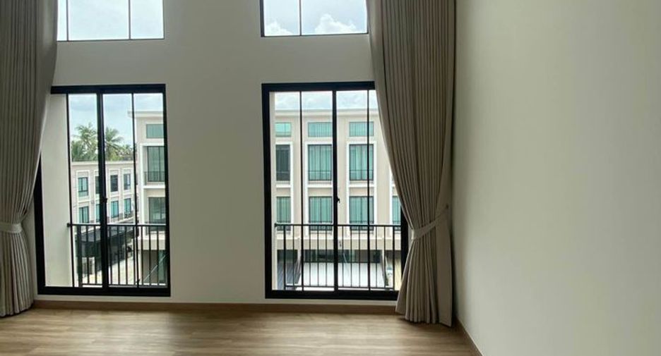 For rent 3 bedrooms townhouse in Bang Khae, Bangkok