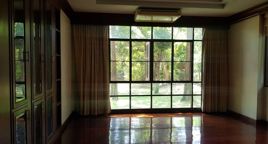 For rent 4 bedrooms house in Lak Si, Bangkok