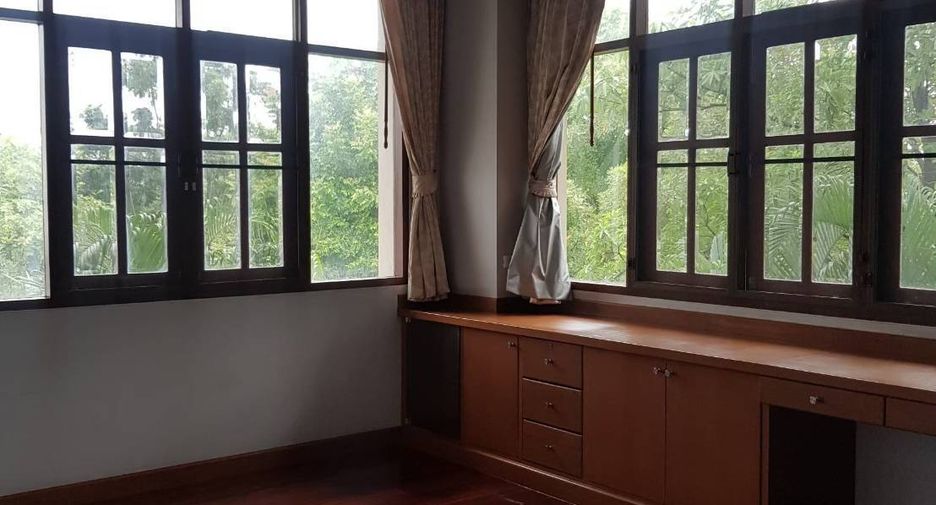 For rent 4 bedrooms house in Lak Si, Bangkok