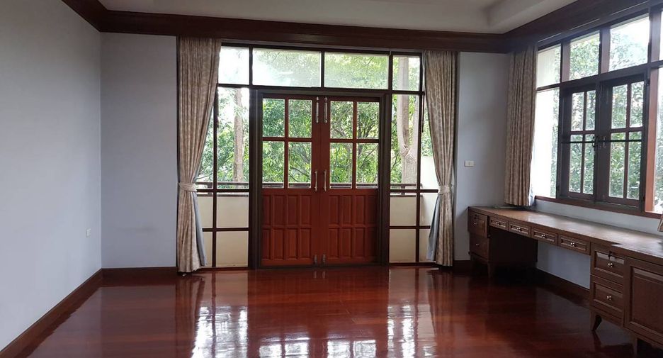 For rent 4 bedrooms house in Lak Si, Bangkok