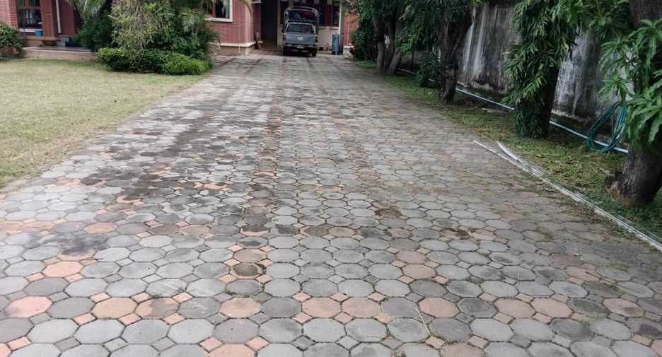 For rent 4 bedrooms house in Lak Si, Bangkok