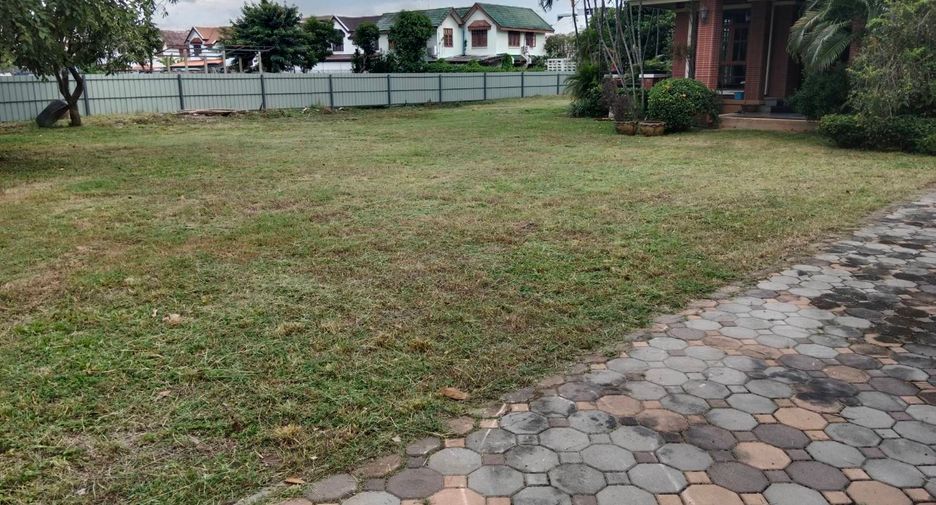 For rent 4 bedrooms house in Lak Si, Bangkok