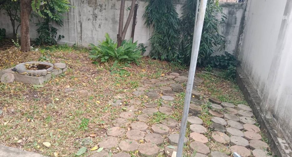 For rent 4 bedrooms house in Lak Si, Bangkok