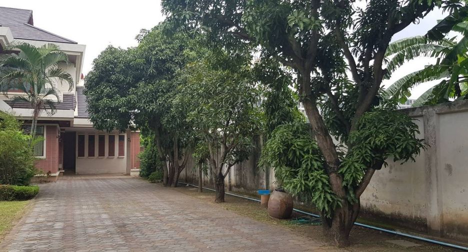 For rent 4 bedrooms house in Lak Si, Bangkok
