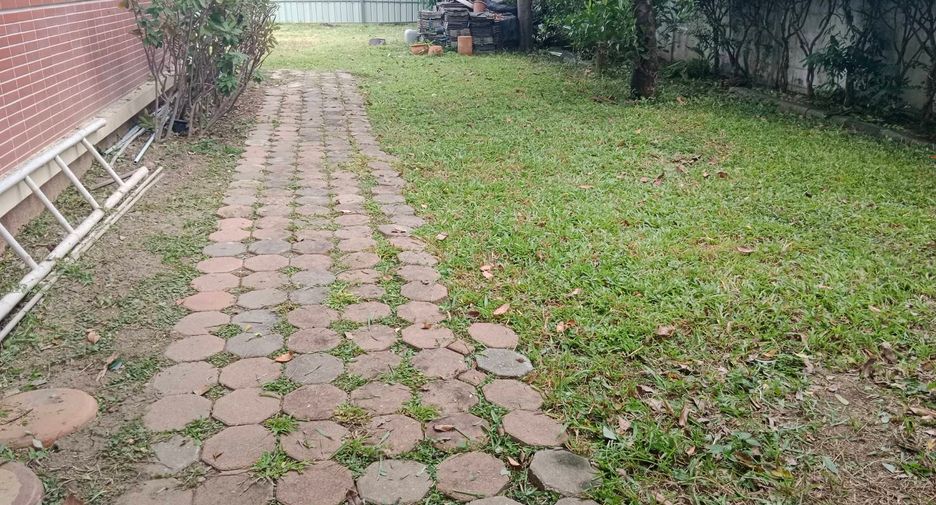 For rent 4 bedrooms house in Lak Si, Bangkok