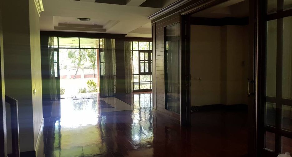 For rent 4 bedrooms house in Lak Si, Bangkok