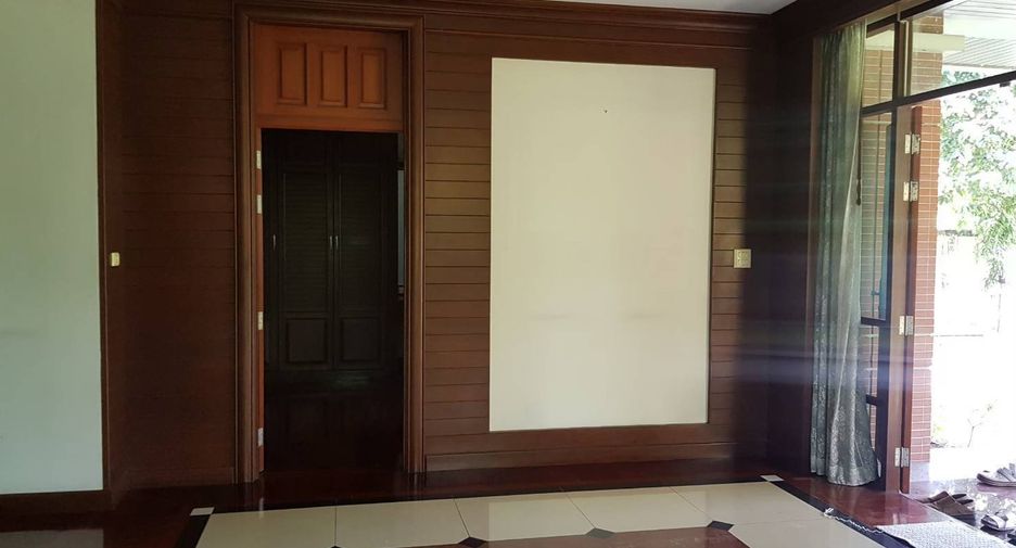 For rent 4 bedrooms house in Lak Si, Bangkok