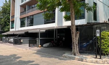 À vendre 3 chambres maison de ville à Yan Nawa, Bangkok