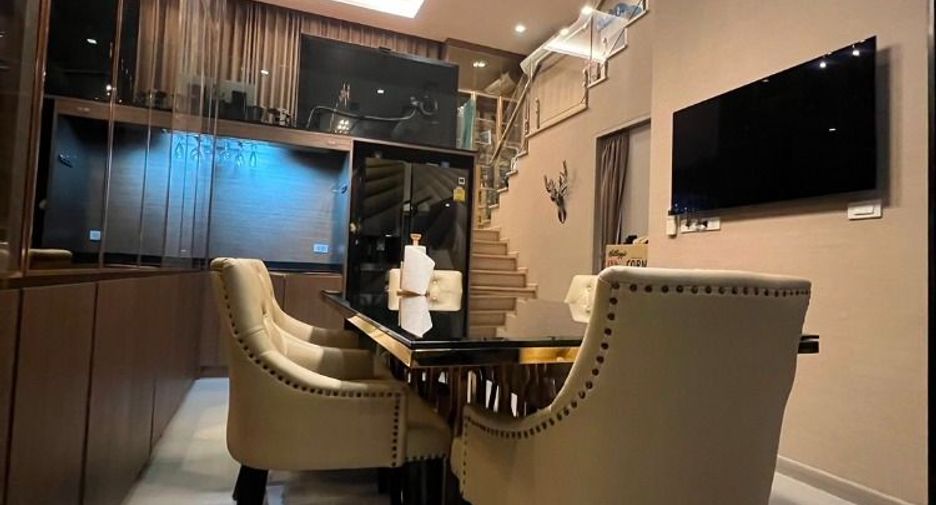 For sale 3 bedrooms townhouse in Yan Nawa, Bangkok