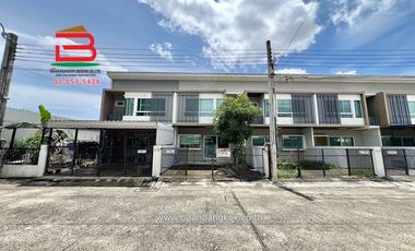 À vendre 2 chambres maison de ville à Bang Phli, Samut Prakan