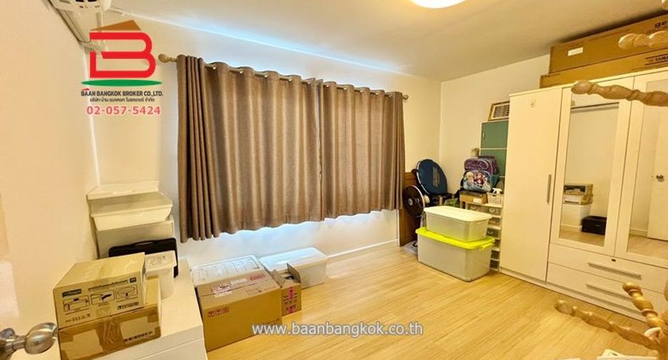 À vendre 2 chambres maison de ville à Bang Phli, Samut Prakan