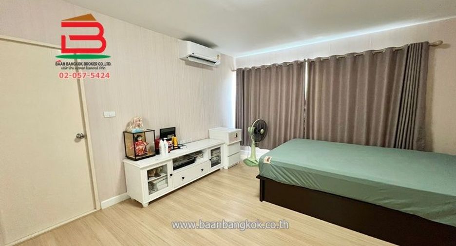 À vendre 2 chambres maison de ville à Bang Phli, Samut Prakan