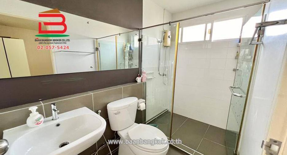 À vendre 2 chambres maison de ville à Bang Phli, Samut Prakan