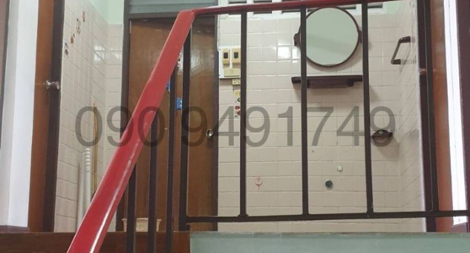 For sale 6 ベッドルーム townhouse in Bangkok Yai, Bangkok