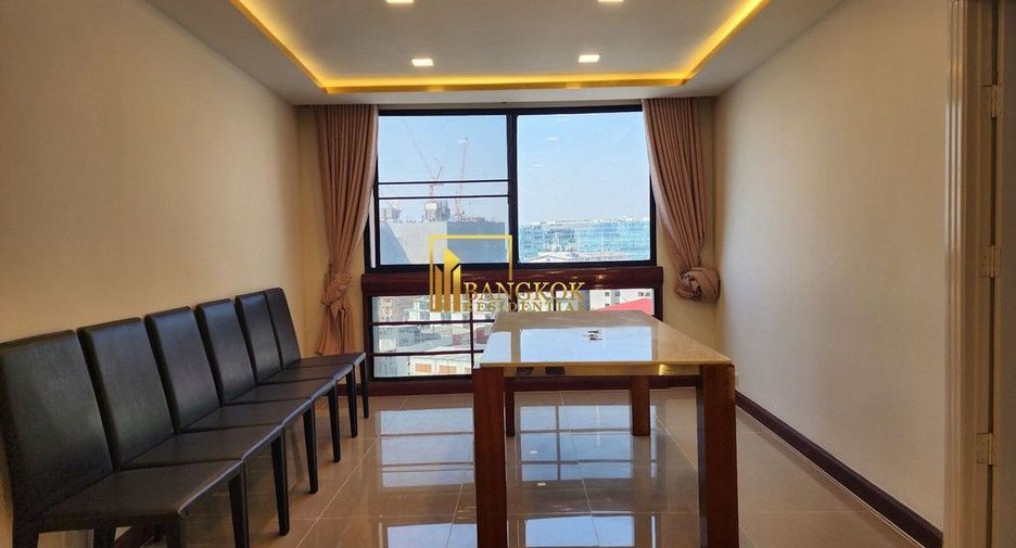 For rent 3 bedrooms condo in Khlong Toei, Bangkok