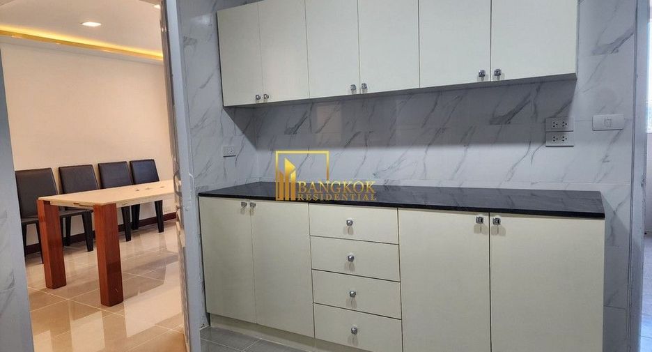 For rent 3 bedrooms condo in Khlong Toei, Bangkok