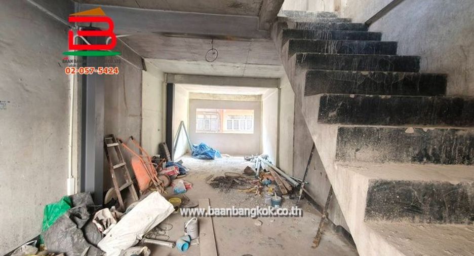 For sale 2 bedrooms retail Space in Phra Khanong, Bangkok