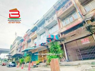 For sale 2 bedrooms retail Space in Phra Khanong, Bangkok