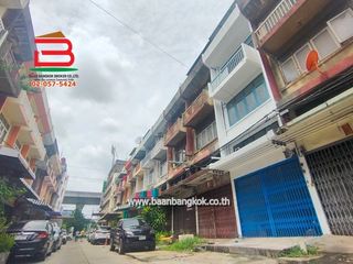 For sale 2 bedrooms retail Space in Phra Khanong, Bangkok