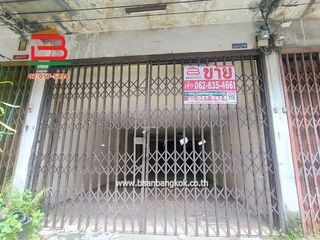 For sale 2 bedrooms retail Space in Phra Khanong, Bangkok