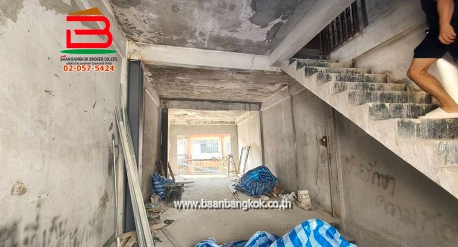 For sale 2 bedrooms retail Space in Phra Khanong, Bangkok