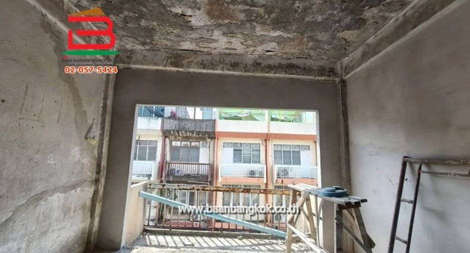 For sale 2 bedrooms retail Space in Phra Khanong, Bangkok
