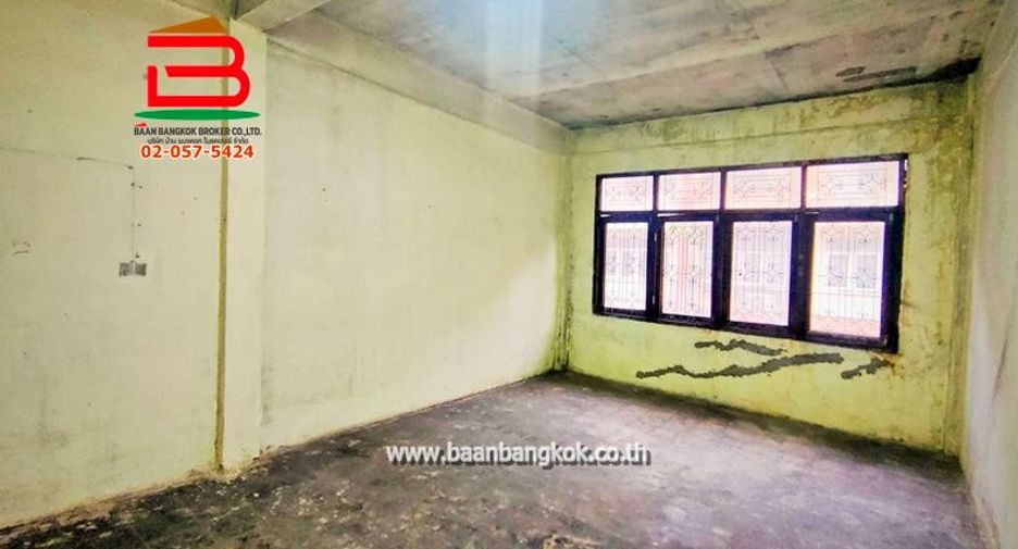 For sale 2 bedrooms retail Space in Phra Khanong, Bangkok